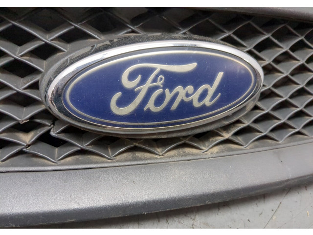 Решетка радиатора  Ford Focus 2 2005-2008          