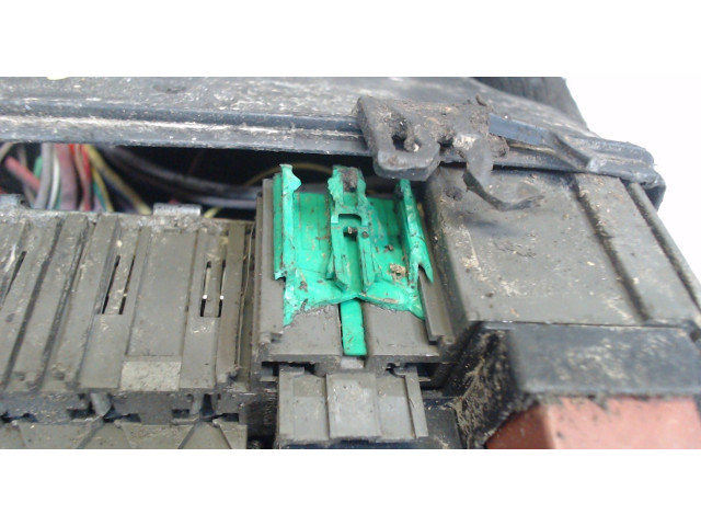 Блок предохранителей  Renault Laguna 2 2001-2008      800453762   2  2.2