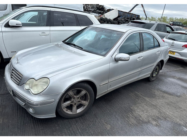 Стойка амортизатора  Mercedes C W203 2000-2007      2.7  дизель