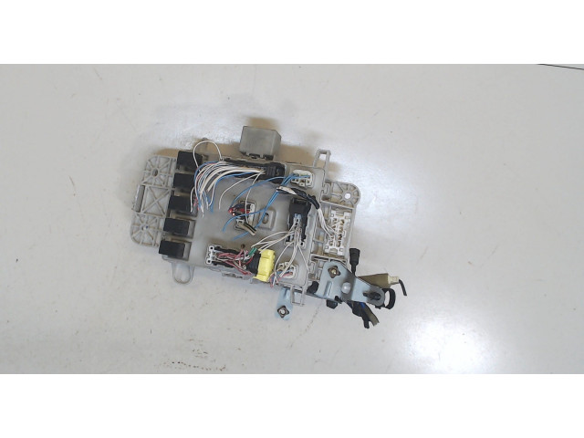 Блок предохранителей  Toyota RAV 4 2000-2005      827312010   4  1.8