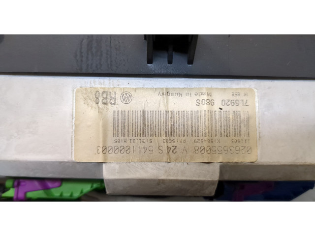 Панель приборов  Volkswagen Touareg 2002-2007       070906016BL     
