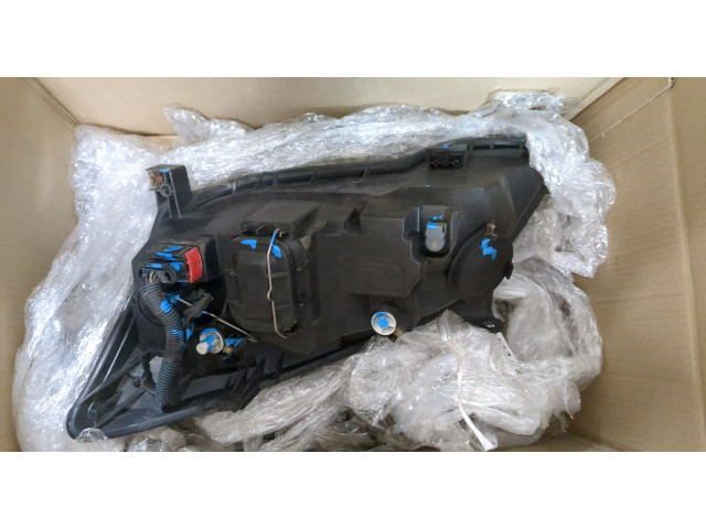 Фара передняя  Toyota Corolla E12 2001-2006 правая 