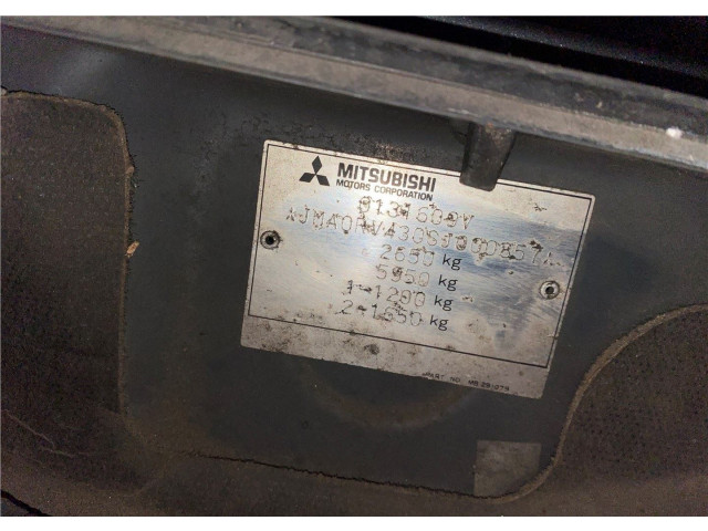 Решетка радиатора  Mitsubishi Pajero 1990-2000          3 MB831059