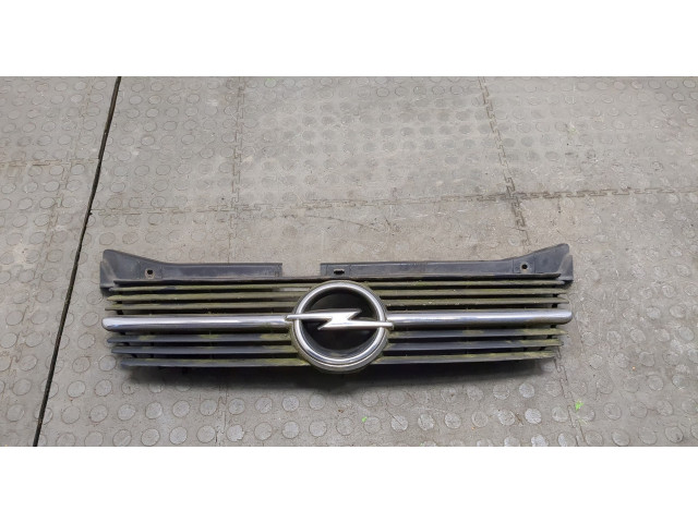 Решетка радиатора  Opel Omega B 1994-2003          