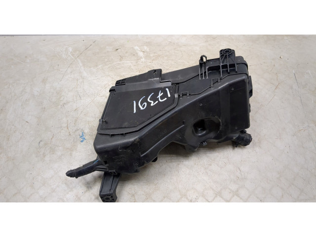Блок реле  Toyota Camry V40 2006-2011      8272033160   