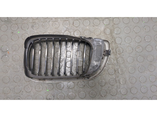 Решетка радиатора  BMW 3 E46 1998-2005          
