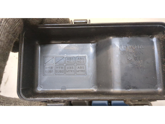 Блок реле  Toyota Camry V40 2006-2011         