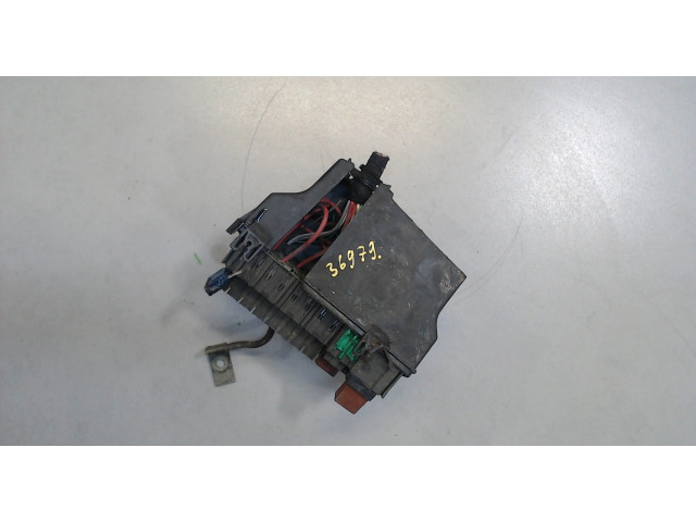 Блок предохранителей  Renault Laguna 2 2001-2008      800453762   2  2.2