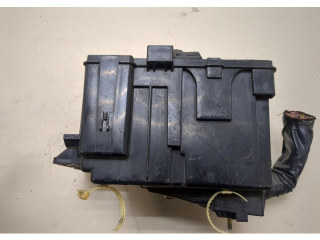 Блок предохранителей  Nissan Armada 2003-2016      243827S110   