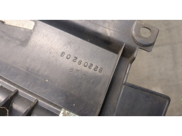 Решетка радиатора  Jeep Grand Cherokee 2004-2010          