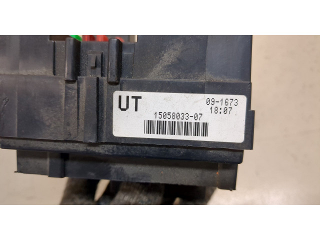 Блок предохранителей  Hummer H2      15058033   