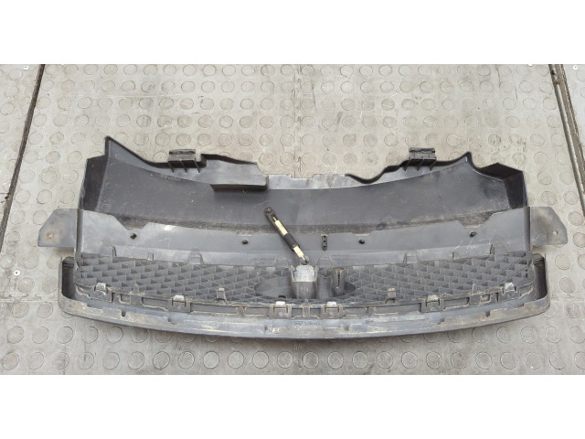 Решетка радиатора  Ford Focus 2 2005-2008          1508154, 4M518200AK