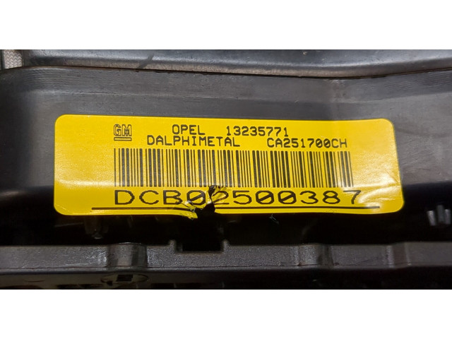 Подушка безопасности водителя  Opel Corsa D 2006-2011     