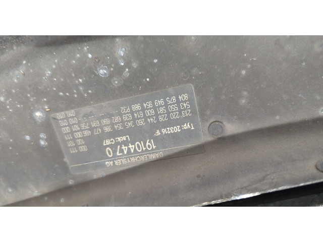 Решетка радиатора  Mercedes C W203 2000-2007          