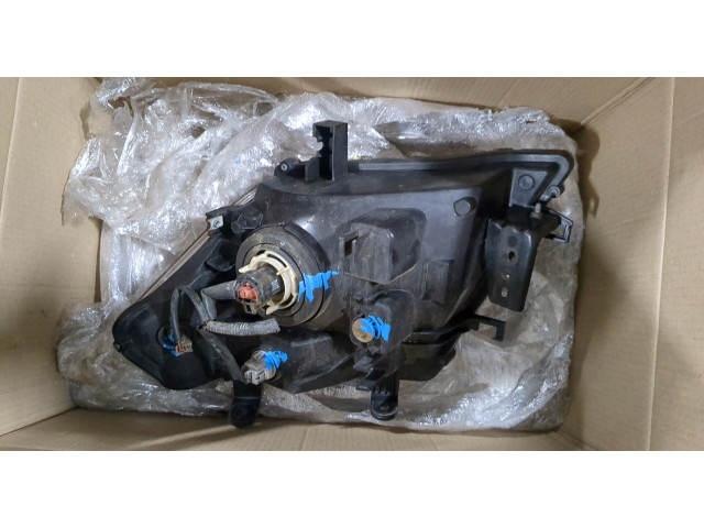 Фара передняя  Nissan Pathfinder 2004-2014 правая 