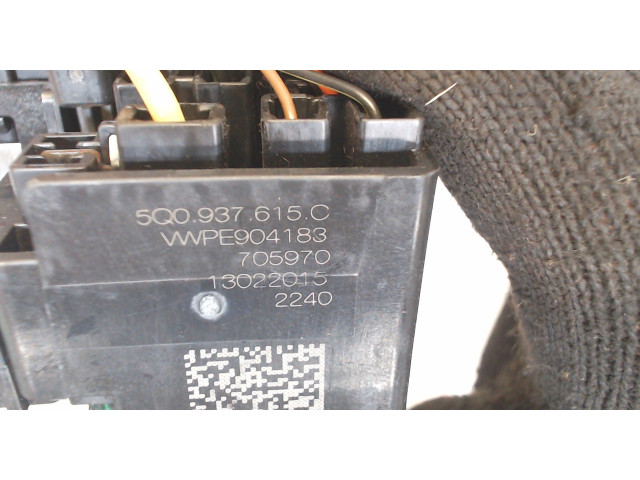 Блок предохранителей  Volkswagen Golf 7 2012-2017      5q093615c   7  