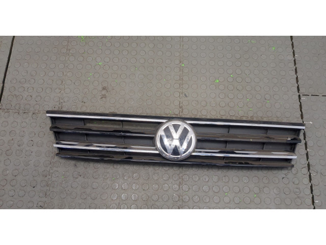 Решетка радиатора  Volkswagen Tiguan 2016-2020          1.4 