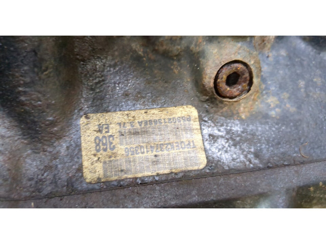 Клапанная крышка двигателя ДВС  Jeep Liberty 2002-2006 3.7     
