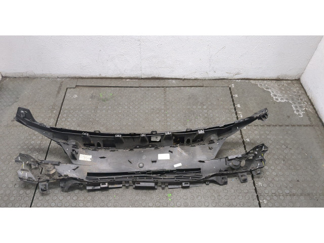 Решетка радиатора  Peugeot 5008 2020-          9836828477