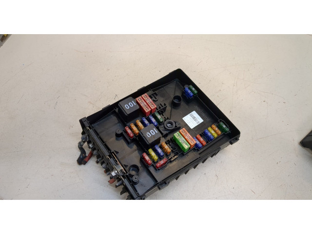 Блок предохранителей  Skoda SuperB 2008-2015      1K0937118   