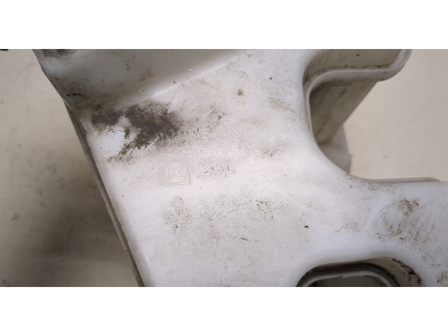 Бачок омывателя  Nissan Juke 2010-2014    