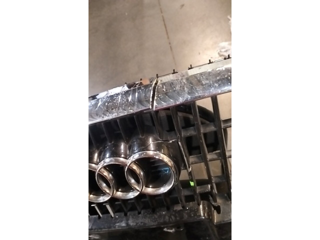 Решетка радиатора  Audi Q5 2008-2017          3.2 