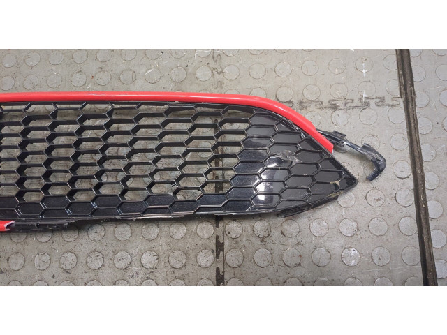 Решетка радиатора  Ford Focus 3 2014-2019            