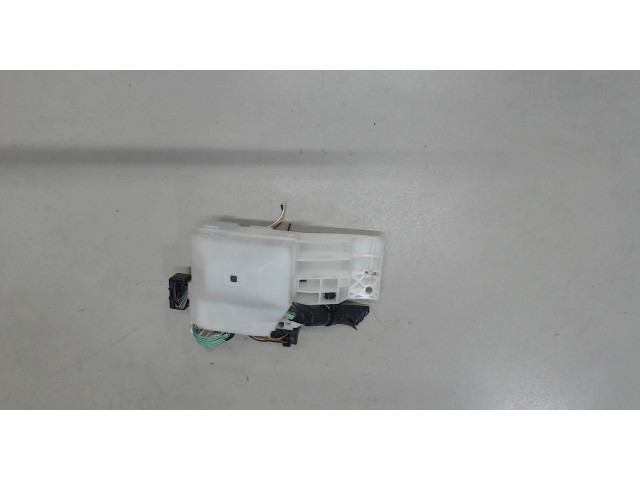 Блок предохранителей  Toyota Prius 2009-2015      6617MA    1.8