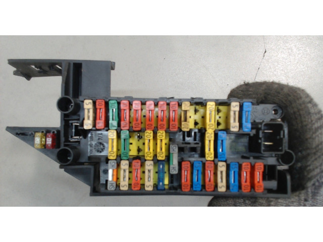 Блок предохранителей  Peugeot 406 1999-2004      963551810    