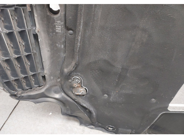 Решетка радиатора  Mercedes C W203 2000-2007          
