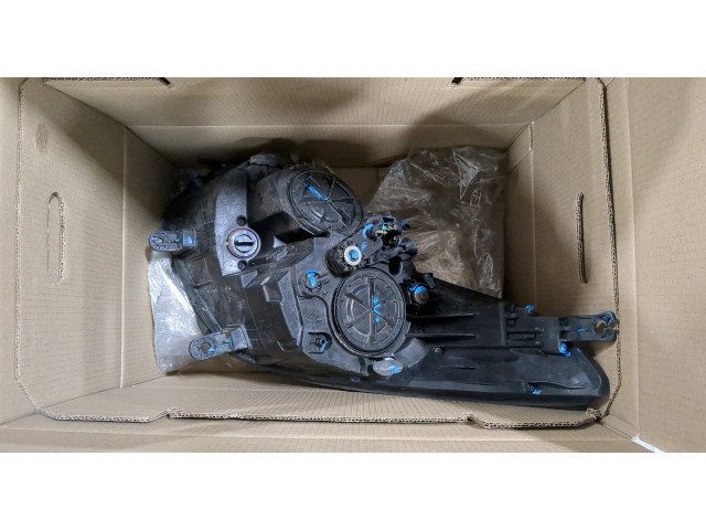 Фара передняя  Hyundai i40 2011-2015 правая 