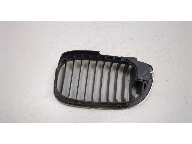 Решетка радиатора  BMW 3 E46 1998-2005          