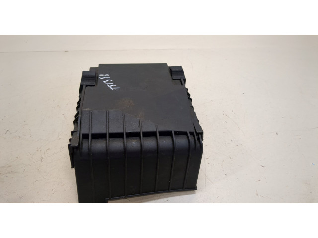Блок предохранителей  Skoda SuperB 2008-2015      1K0937118   