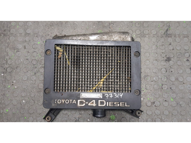 Интеркулер  Toyota RAV 4 2000-2005 2.0      