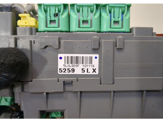 Блок предохранителей  Honda Civic 2006-2012      38200SNBQ35    1.8