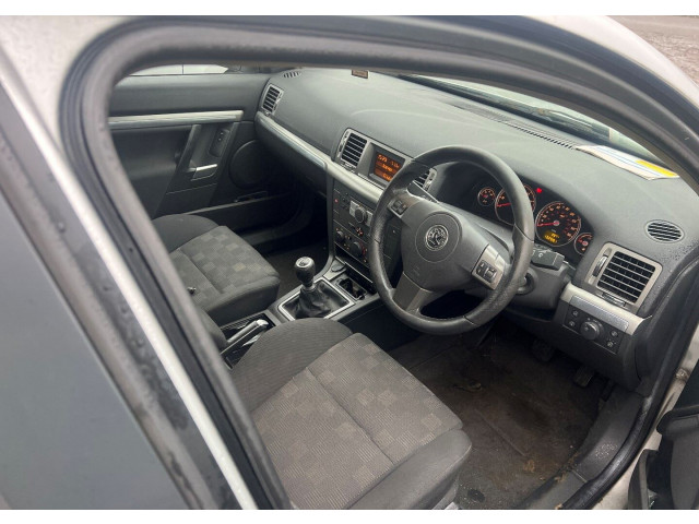 Форсунка топливная  Opel Vectra C 2002-2008         