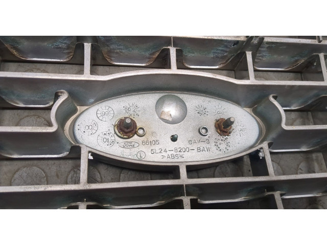 Решетка радиатора  Ford Explorer 2001-2006          5L248200