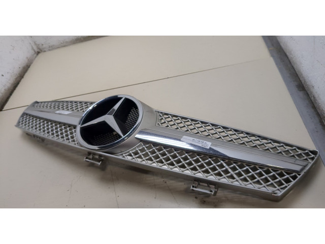 Решетка радиатора  Mercedes CLS C219 2004-2010          A2198800083