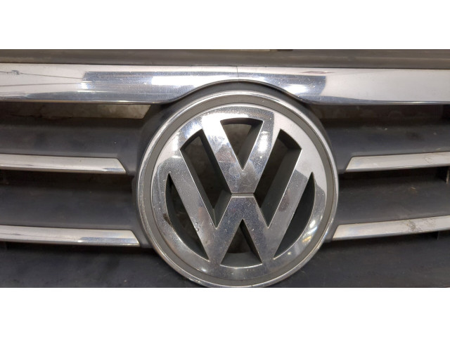 Решетка радиатора  Volkswagen Passat CC 2008-2012          