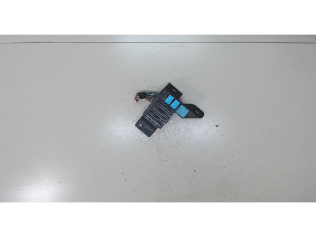 Блок реле  Pontiac Vibe 1 2002-2008      88972394     1.8