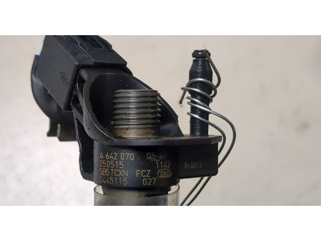 Форсунка топливная  Mercedes C W203 2000-2007    A6420701387     