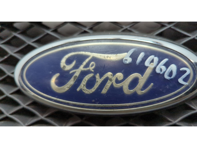 Решетка радиатора  Ford Focus 2 2005-2008          1508154, 4M518200AK