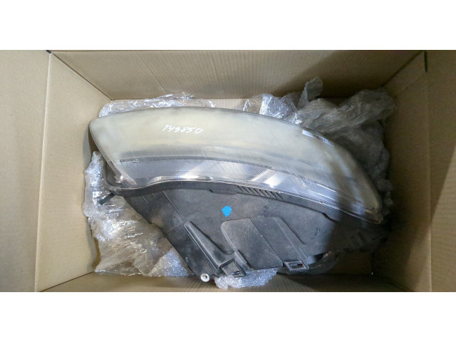 Фара передняя  Audi A6 (C6) 2005-2011 правая 