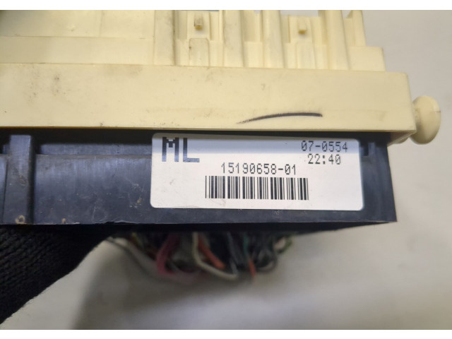 Блок предохранителей  Cadillac Escalade 2 2000-2006      1519058     6