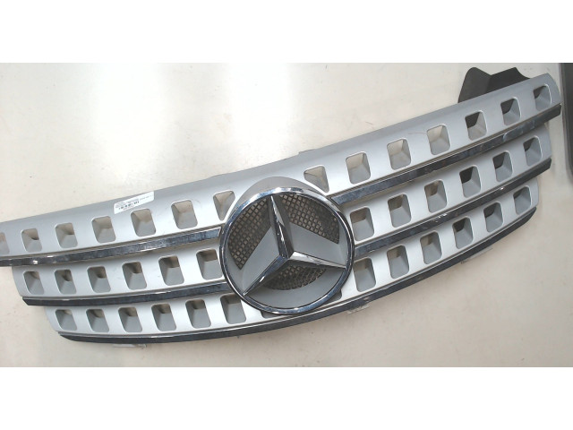 Решетка радиатора  Mercedes ML W164 2005-2011           3 