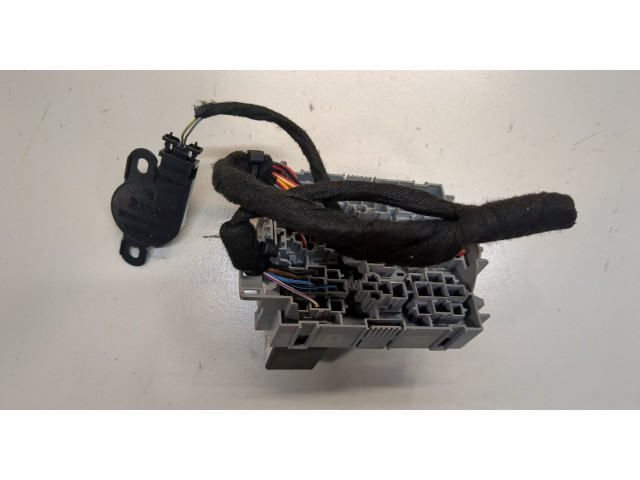 Блок реле  Volkswagen Touareg 2007-2010          2.5