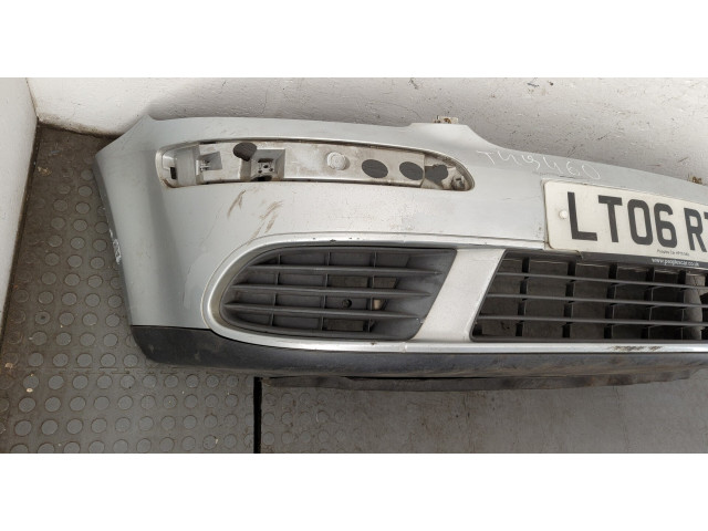 Бампер  Volkswagen Golf Plus передний   5M0807217E