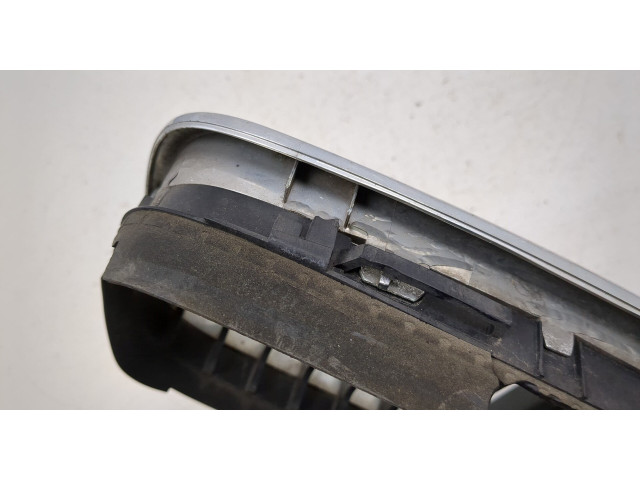 Решетка радиатора  BMW 3 E46 1998-2005          