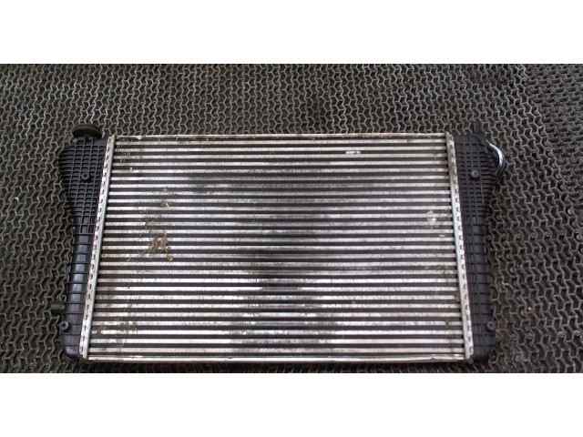 Интеркулер  Volkswagen Tiguan 2011-2016 2.0  3C0145805R    