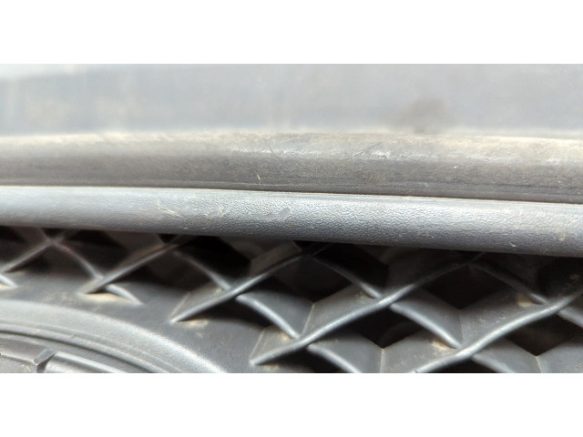 Решетка радиатора  Ford Focus 2 2005-2008          1508154, 4M518200AK